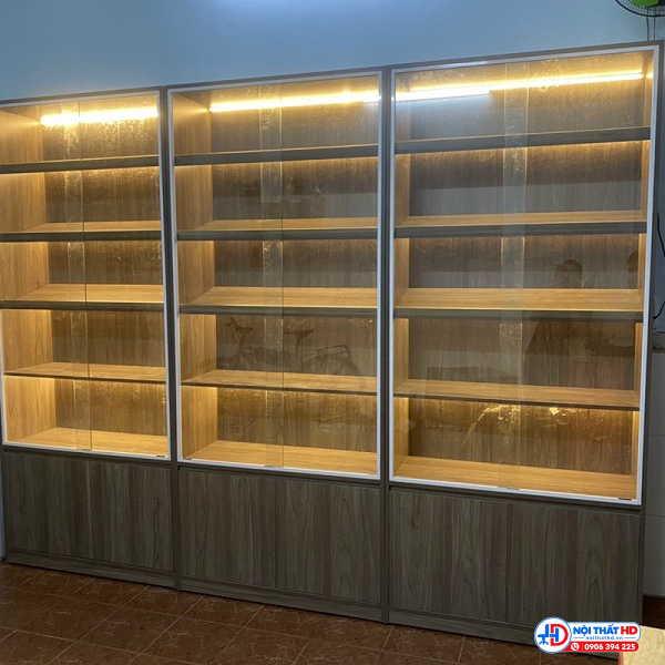 Tủ trưng bày cửa kính 3m tbhd01