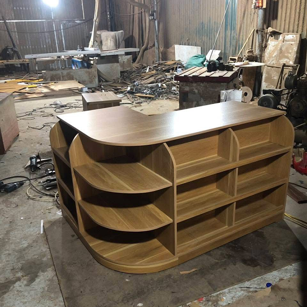 Quầy tính tiền kết hợp kệ trưng bày 1m2 x 1m2 tnhd028