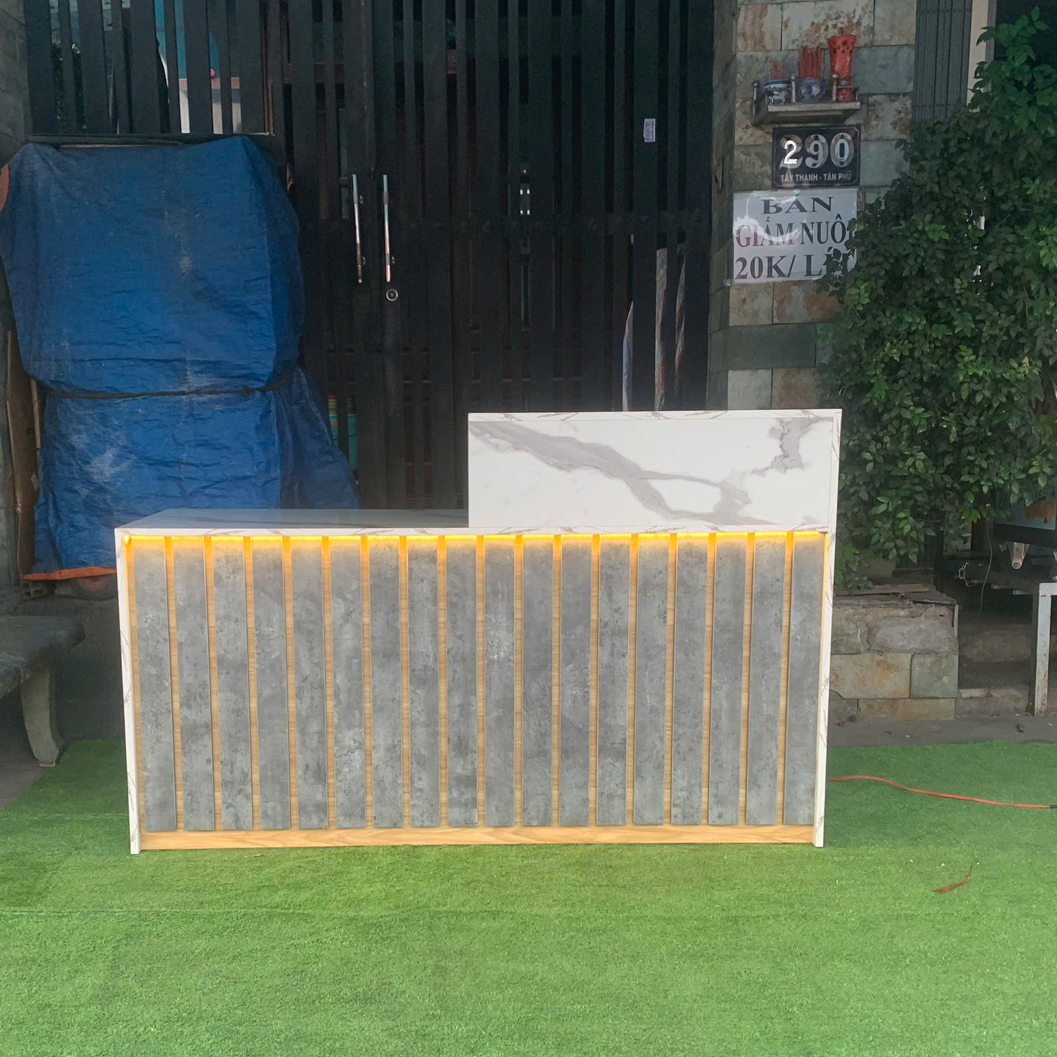 Quầy lễ tân lam sóng 1m6 có đèn lthd097 - Ảnh 2