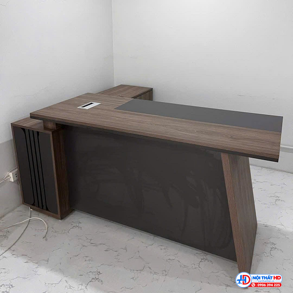 Bàn giám đốc 1m6 hiện đại bgd036