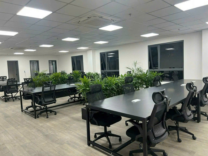 Bàn làm việc chân sắt giá rẻ tại TPHCM