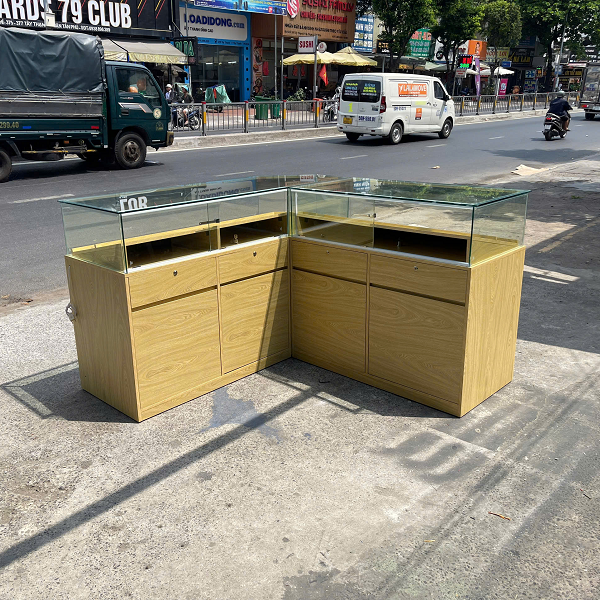 mặt trong tủ trưng bày điện thoại 1m8