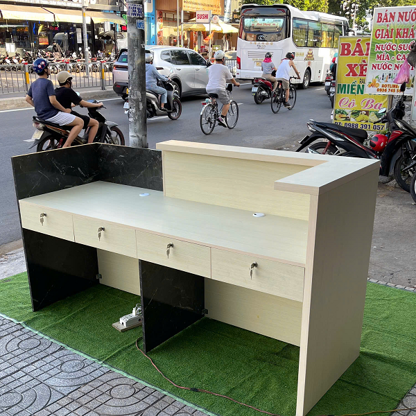 mặt trong quầy lễ tân 2m vân đá