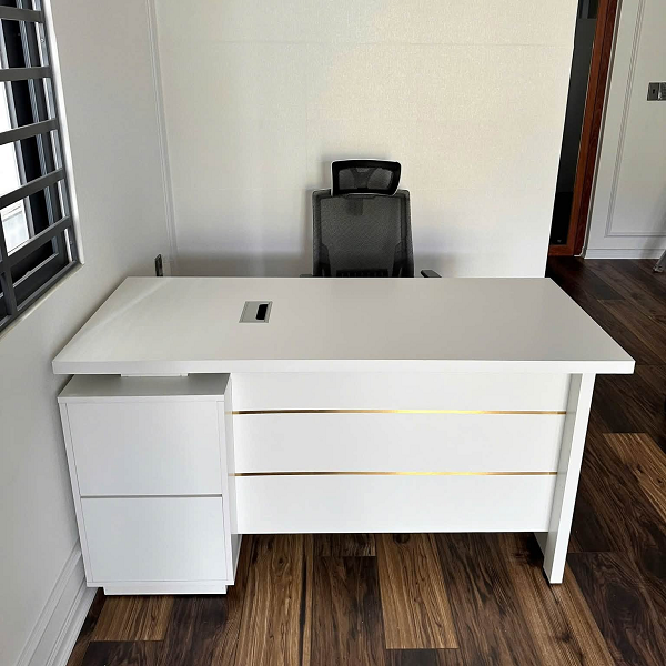 Bàn trưởng phòng nhỏ 1m4 bgd045