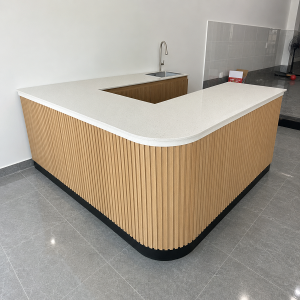 Quầy pha chế chữ u ốp lam sóng pch035
