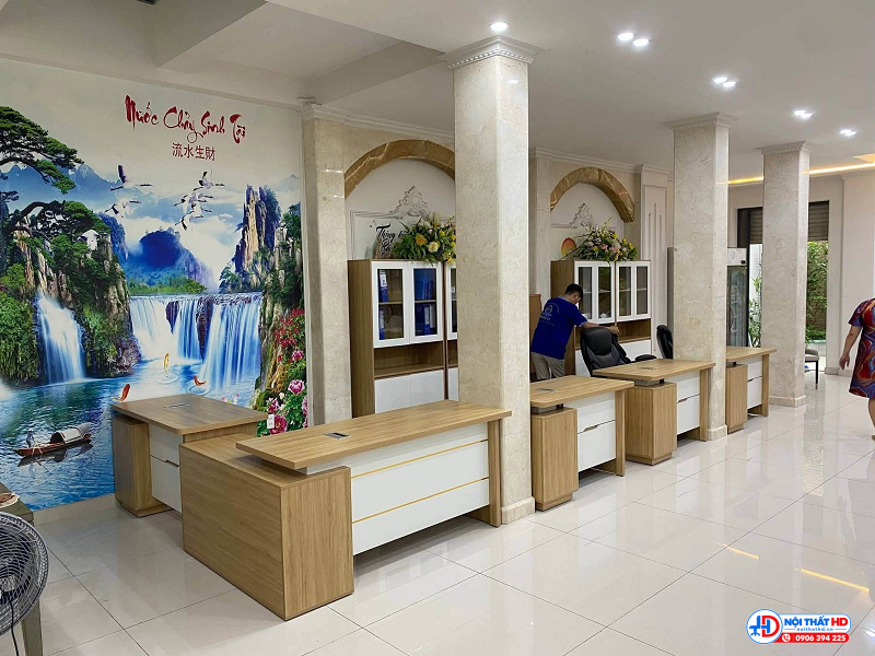 Thi công bàn ghế văn phòng giá rẻ uy tín